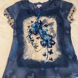 Koi scrub top. Blue/ tan. Size XL